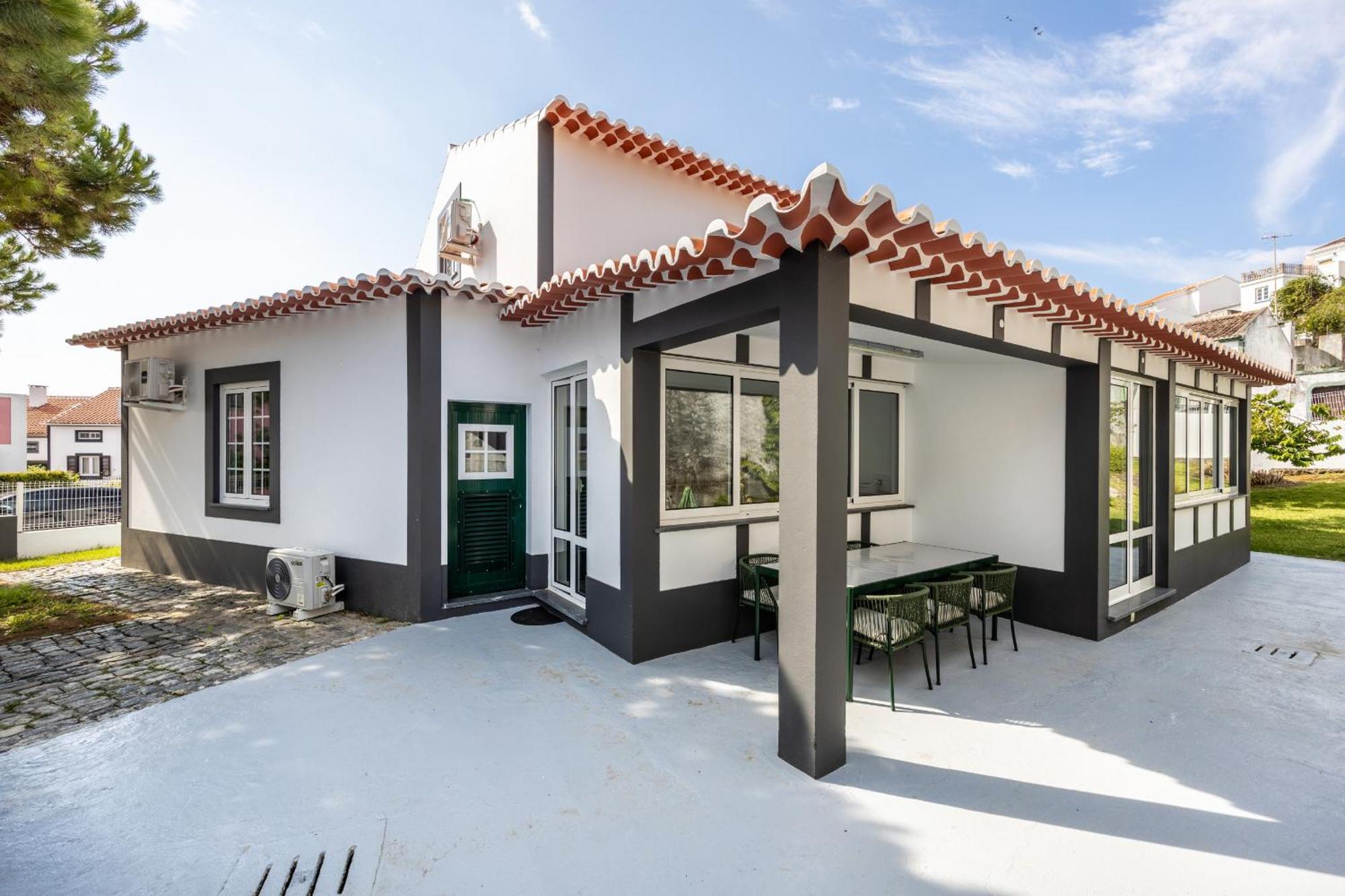 Angra Charming Suites By Seewest Angra do Heroísmo Buitenkant foto