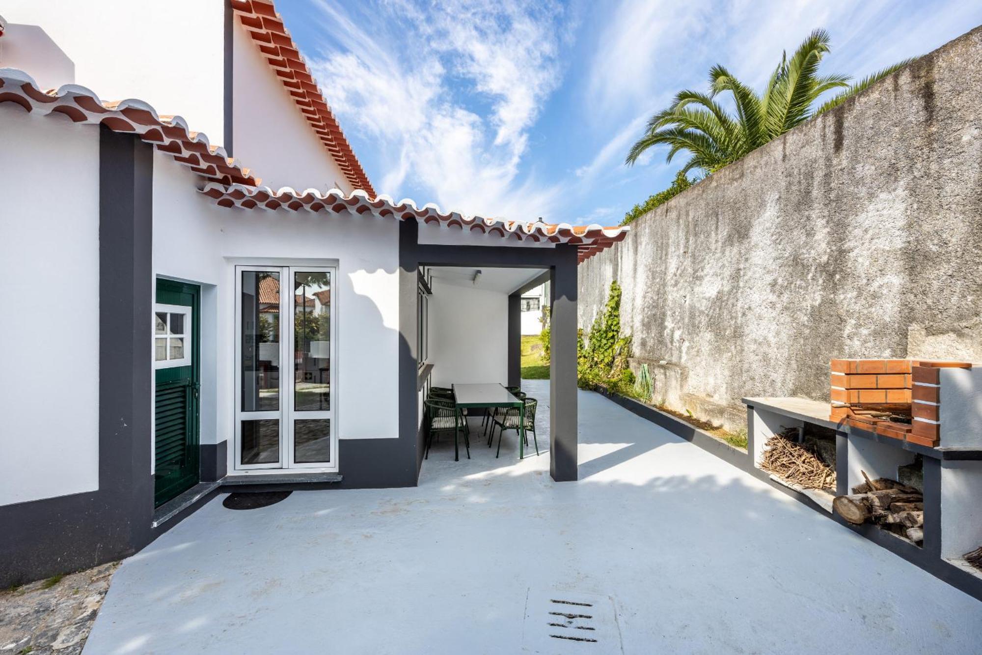 Angra Charming Suites By Seewest Angra do Heroísmo Buitenkant foto