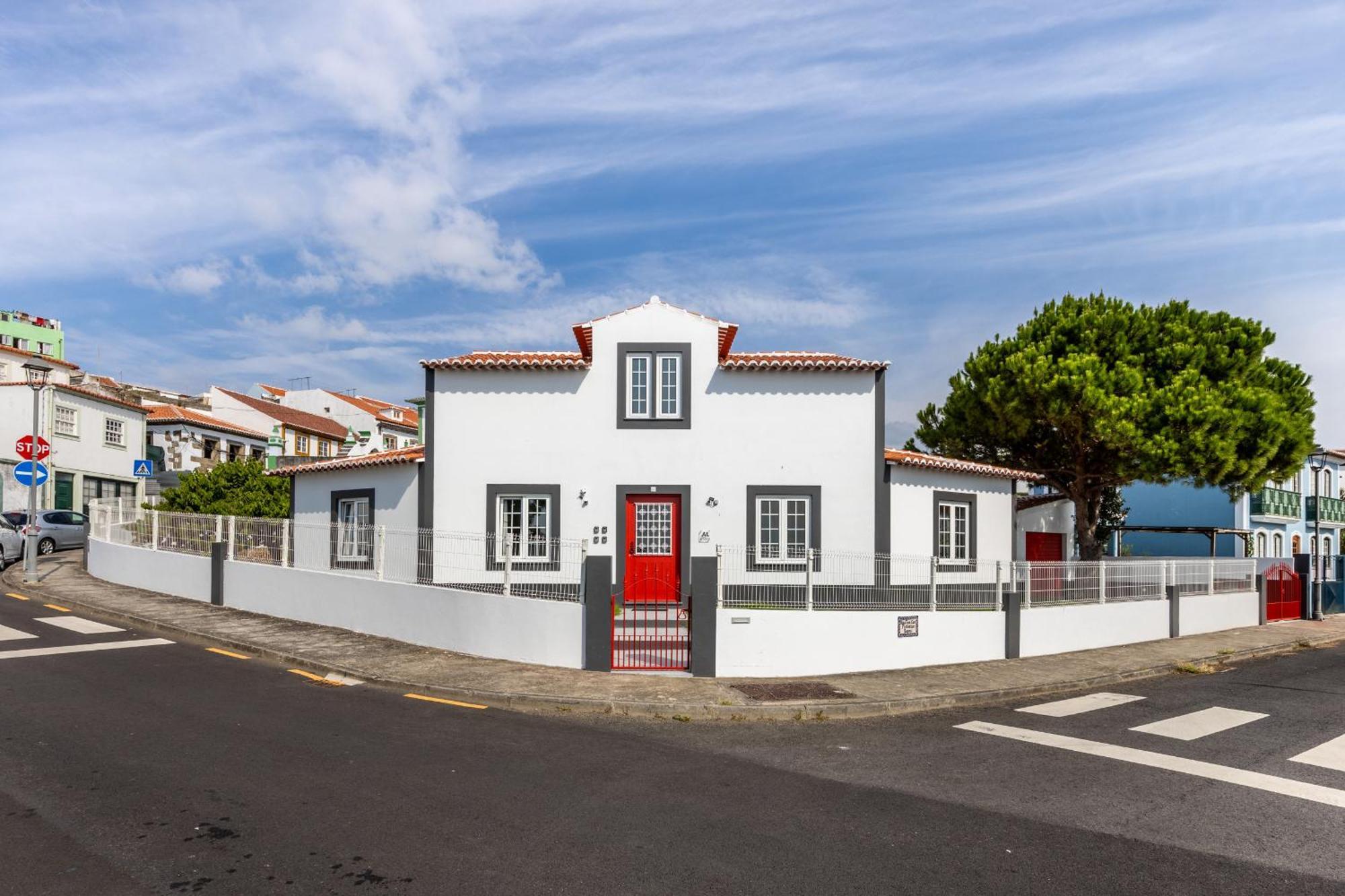 Angra Charming Suites By Seewest Angra do Heroísmo Buitenkant foto