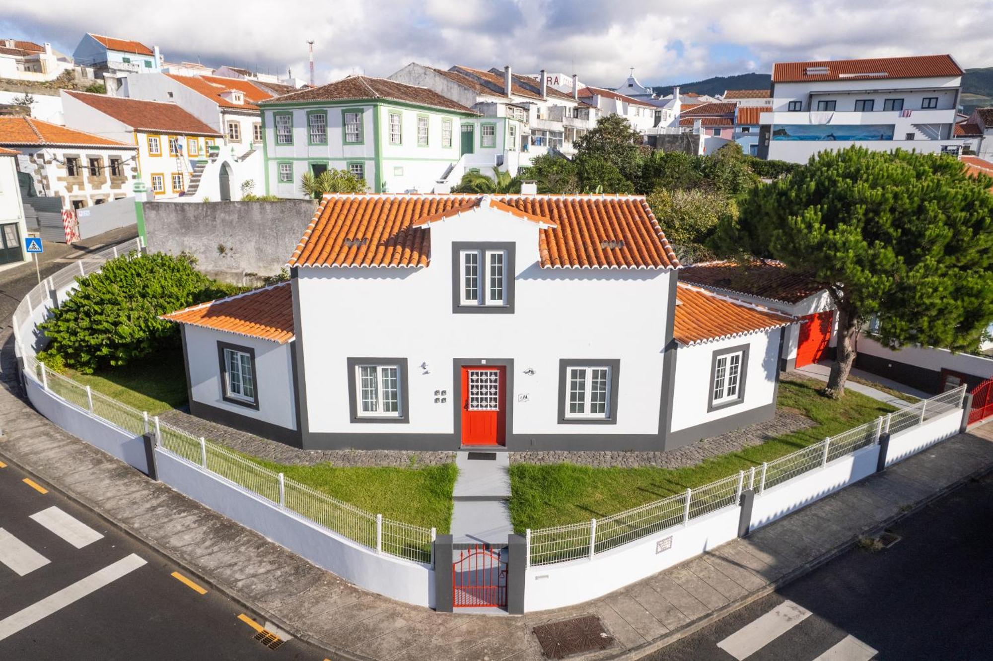 Angra Charming Suites By Seewest Angra do Heroísmo Buitenkant foto
