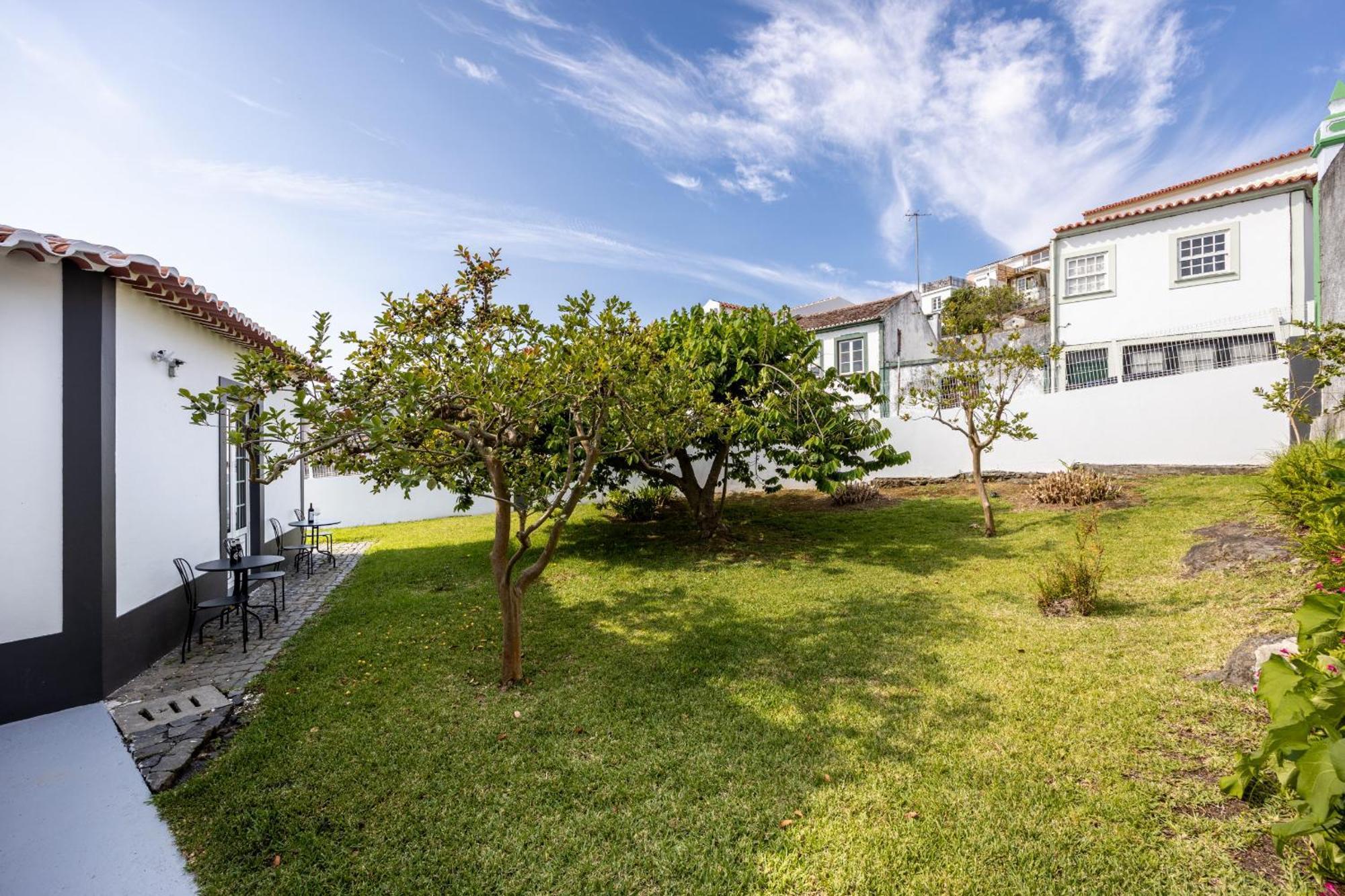Angra Charming Suites By Seewest Angra do Heroísmo Buitenkant foto