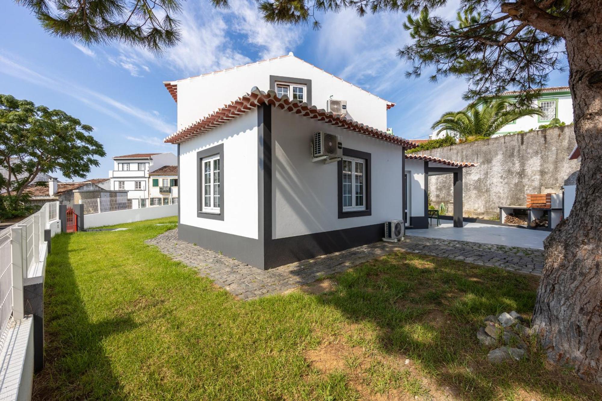 Angra Charming Suites By Seewest Angra do Heroísmo Buitenkant foto